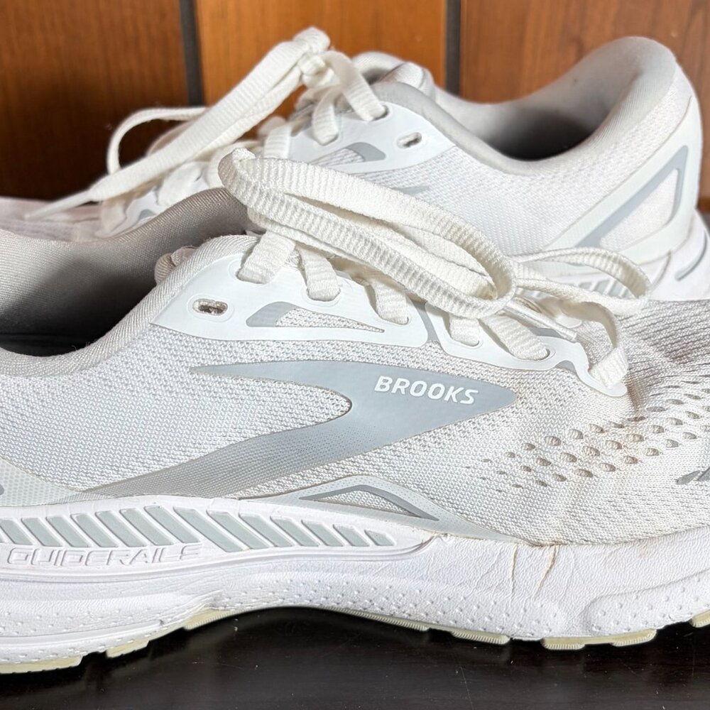 Brooks Adrenaline GTS 23 White Oyster Womens Running Shoes - Sz 7 - GUC - Picture 4 of 9